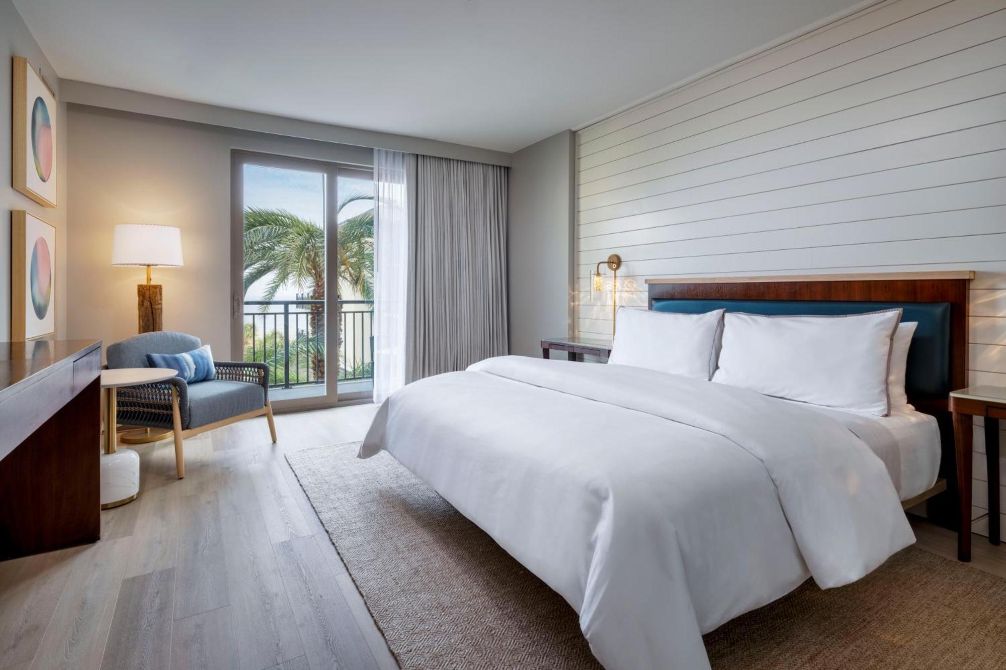 Coastal Ocean View 1 Bedroom Studio Suite 1 King Balcony