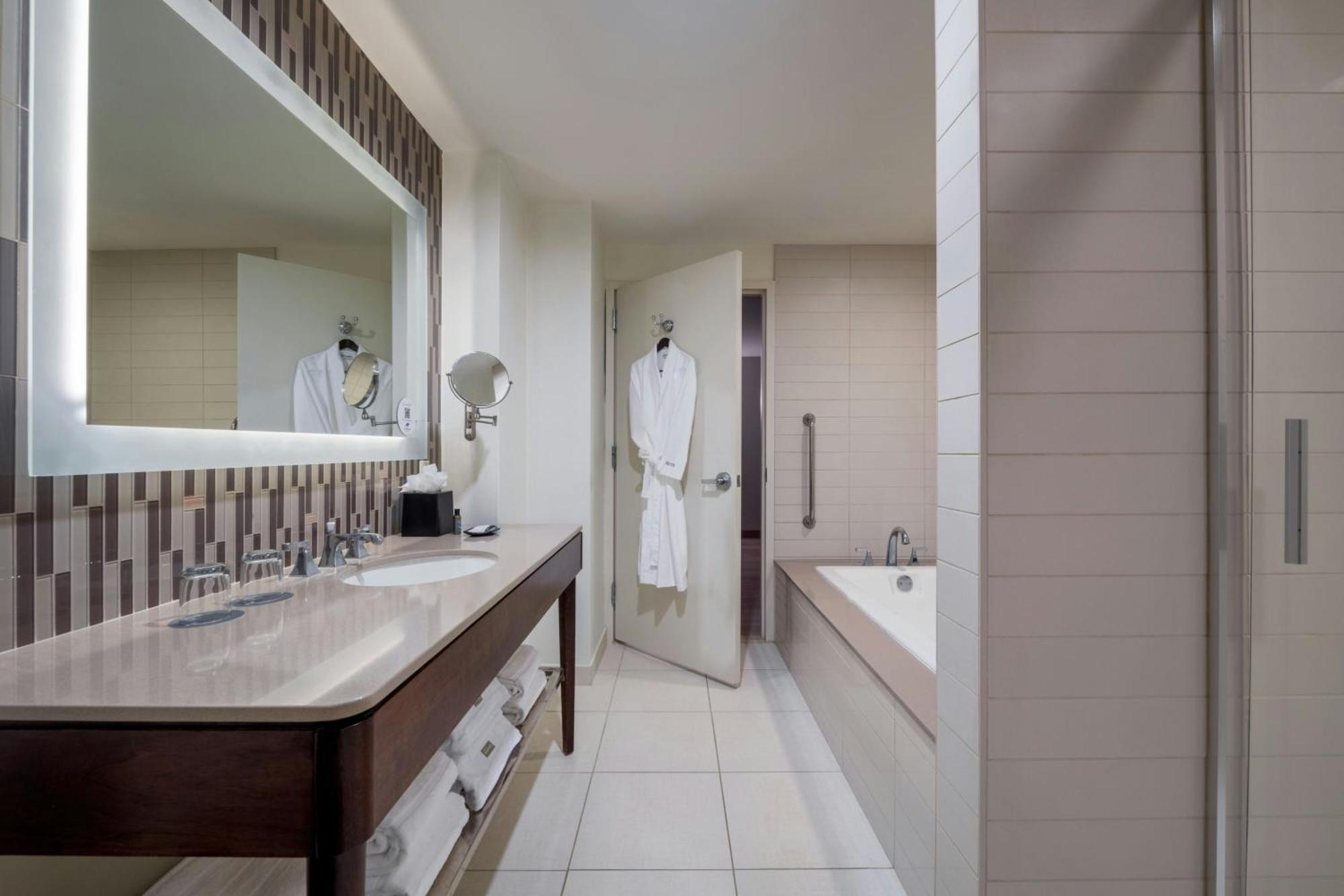 Coastal Ocean View 1 Bedroom Studio Suite 1 King Balcony