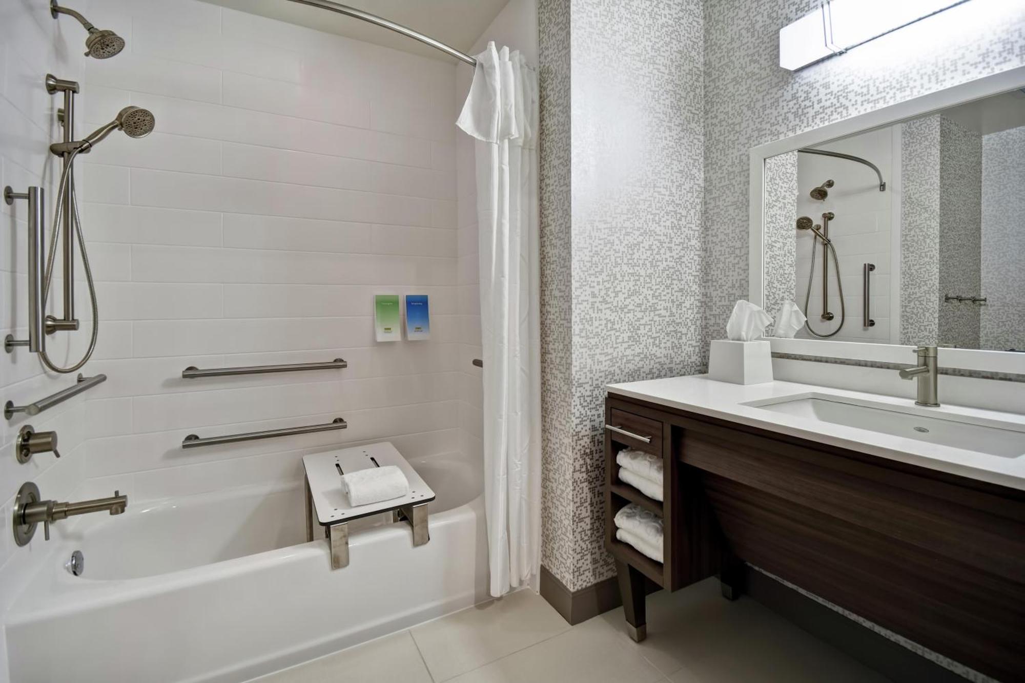 King Studio Suite Mobility Access or Non-Smoking